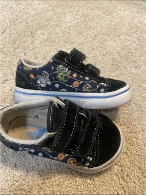 Vans Kids Black Space-Print Velcro Sneakers - size 6